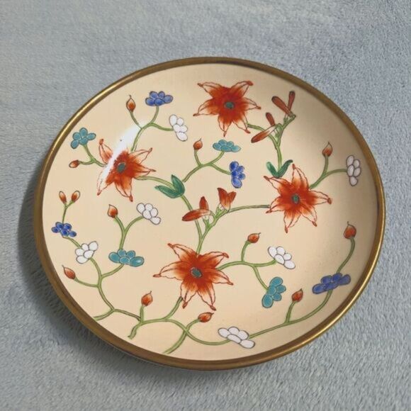 Vintage 79/80 Hand Painted Porcelain Dish with Brass Bottom Made in Hong Kong - Picture 5 of 15